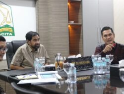 Mualem Pimpin Rapat Bahas Validasi Data JKA Bersama Sekda dan Dinkes