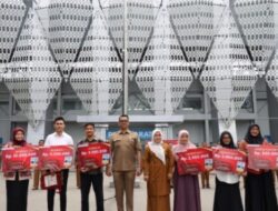 KEPALA DISPORA ACEH SERAHKAN HADIAH SAYEMBARA CERPEN PIALA GUBERNUR ACEH 2026