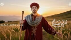 ‎Rilis Annabi Shallu, Nazar Apache Musisi Aceh Pertama yang Menggunakan Full AI untuk Video Klip Resmi ‎ ‎Nazar Shah Alam atau yang lebih dikenal dengan nama panggung Nazar Apache memang musisi visioner dan tidak pernah kehabisan ide. Dalam rilisan terbarunya di akun YouTube Nazar Shah Alam, dia dengan jenius menggarap video klip menggunakan Artificial Inteligent (AI). Ini merupakan video klip dari musisi Aceh pertama yang secara resmi dan penuh menggunakan AI.  ‎ ‎Menggunakan Aplikasi Grok AI dan CapCut. Nazar dengan teliti menyusun gambar untuk video berdurasi 4.47 menit tersebut. Dia mengaku sedikit kesulitan membuat kontinitas gambar dengan beberapa potensi corrupt pada saat generating prompt.  ‎ ‎”Saya mencoba memberikan tawaran baru dalam dunia visual musik Aceh. Kita harus berani menguji diri dalam dunia yang begitu cepat berubah hari ini. Dan saya puas menyelesaikan ini,” Aku Nazar setelah penayangan video klip Annabi Shallu. ‎ ‎Nazar memang bukan sekali ini membuat gebrakan baru dalam industri musik Aceh. Bersama Apache, mereka musisi pertama yang muncul ke pasar dengan gaya indie, tanpa label dan tidak memakai model-model berparas menarik. Mengandalkan kekuatan cerita dan ciri kekampungan dalam video-videonya menjadikan Apache sebagai band yang tidak harus membayar mahal untuk wardrobe dan make-up model pada proses penggarapan video klip mereka. Model-model yang dipilih lebih diutamakan pada kesesuaian dan kebutuhan cerita, sehingga tidak perlu mengandalkan look dan kemewahan.  ‎ ‎Pada album perdana mereka, Apache dengan berani membuat beberapa video klip diluar kebiasaan video klip Aceh. Sebutlah pada lagu Bek Panik, mereka memakai teknik one shoot-one kill. Di lagu Kaleuh Kuliah mereka membuat gaya nge-vlog dimana penyanyi sendiri yang mengambil gambar video klipnya. Di lagu Meulati dan Meuneuba mereka tidak memakai adegan penyanyi lypsinc, hanya bercerita. Mereka juga mempopulerkan teknik dialog film di pembuka video klip untuk banyak video klip lagunya.  ‎ ‎Pasar musik Aceh selama ini baru mengenal lagu-lagu buatan AI. Sebagian besarnya justru karya remaking dari karya yang sudah ada sebelumnya. Jika pun ada video yang memakai mode AI pasti hanya klipers, bukan video resminya. Nazar telah meloncat lebih awal. Dan inilah kualitasnya. Dia bergerak beberapa langkah lebih di depan dibandingkan musisi di masanya.  ‎ ‎Annabi Shallu ‎Tayang di kanal YouTube Nazar Shah Alam